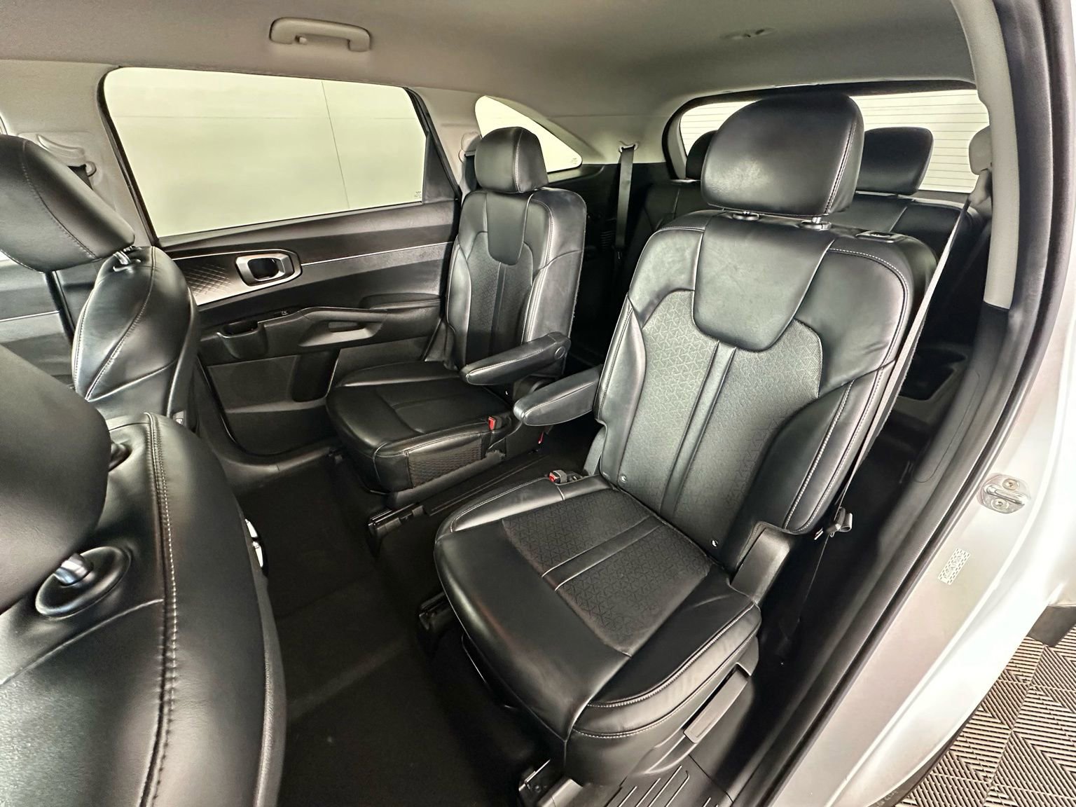 Used 2022 Kia Sorento S FWD image 32