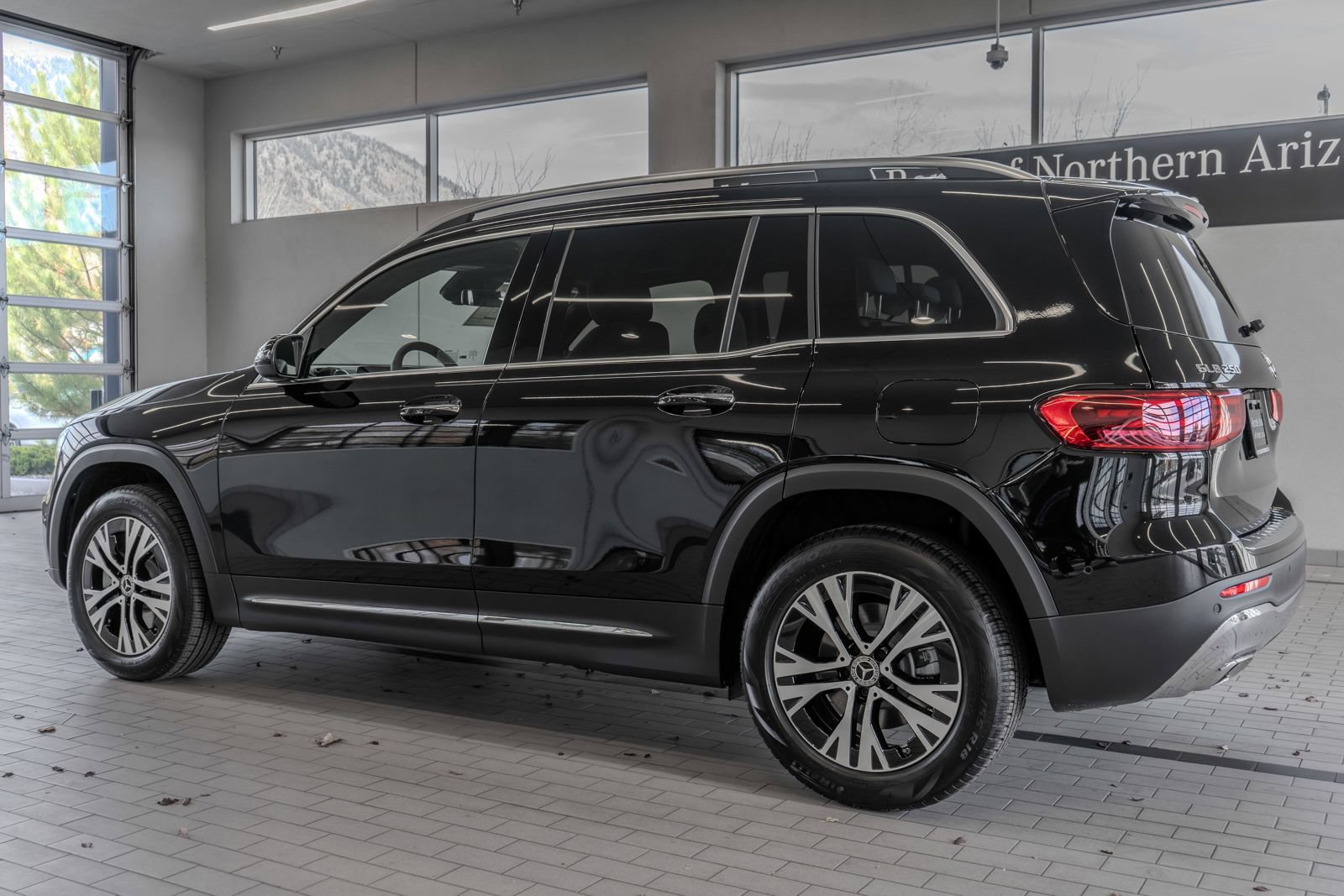 Used 2026 Mercedes-Benz GLB 250 4MATIC image 13