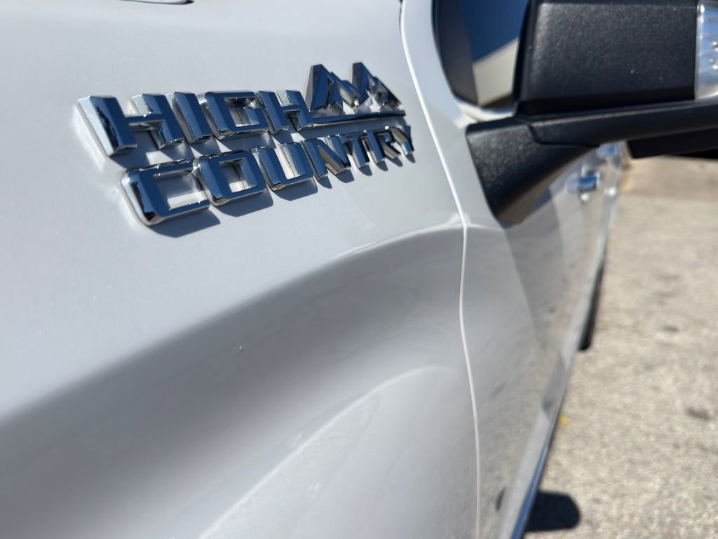 Used 2023 Chevrolet Silverado 1500 High Country w/ Technology Package image 5