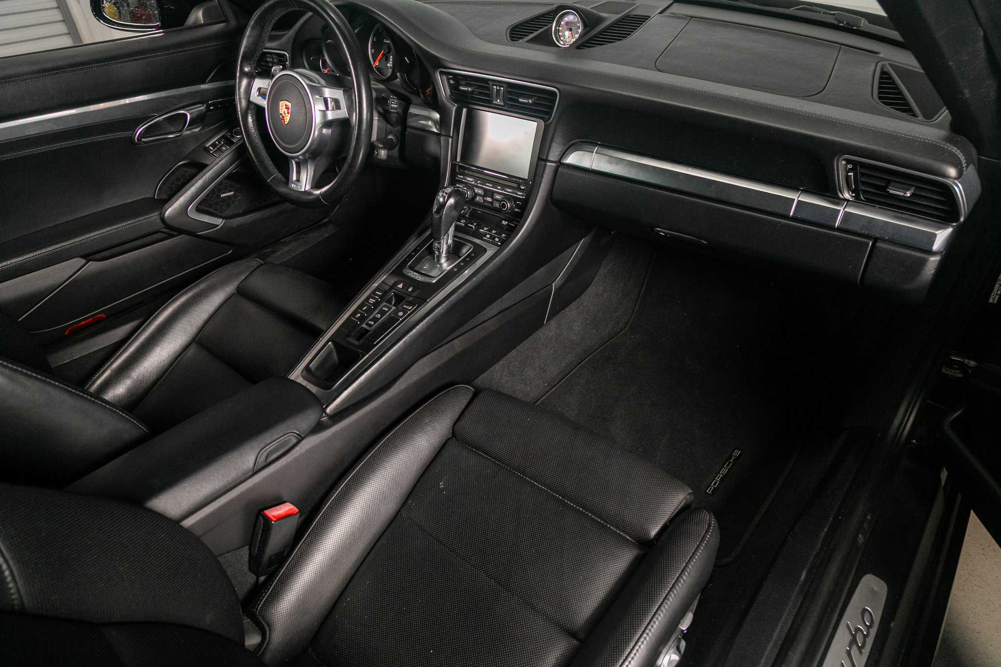 Used 2015 Porsche 911 Turbo image 25