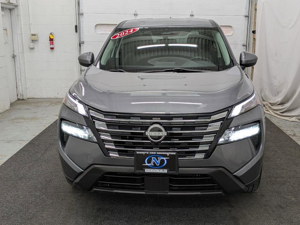 Used 2024 Nissan Rogue SV image 18