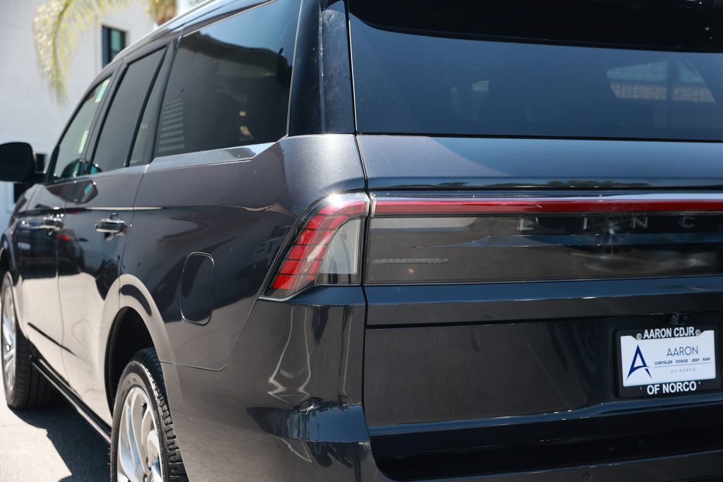 Used 2025 Lincoln Navigator Reserve AWD/4WD image 13