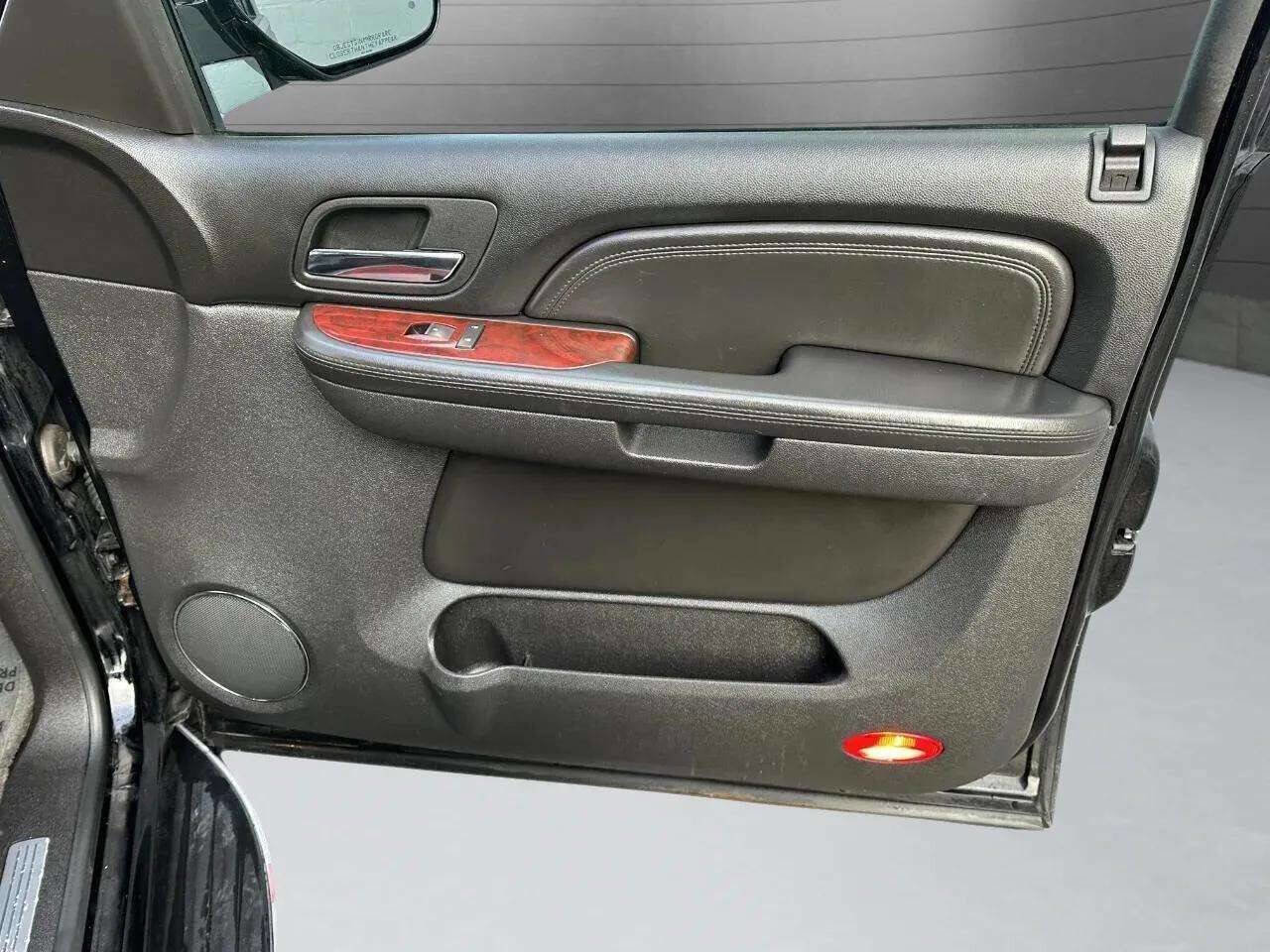 Used 2007 Cadillac Escalade ESV AWD w/ Information Package image 46