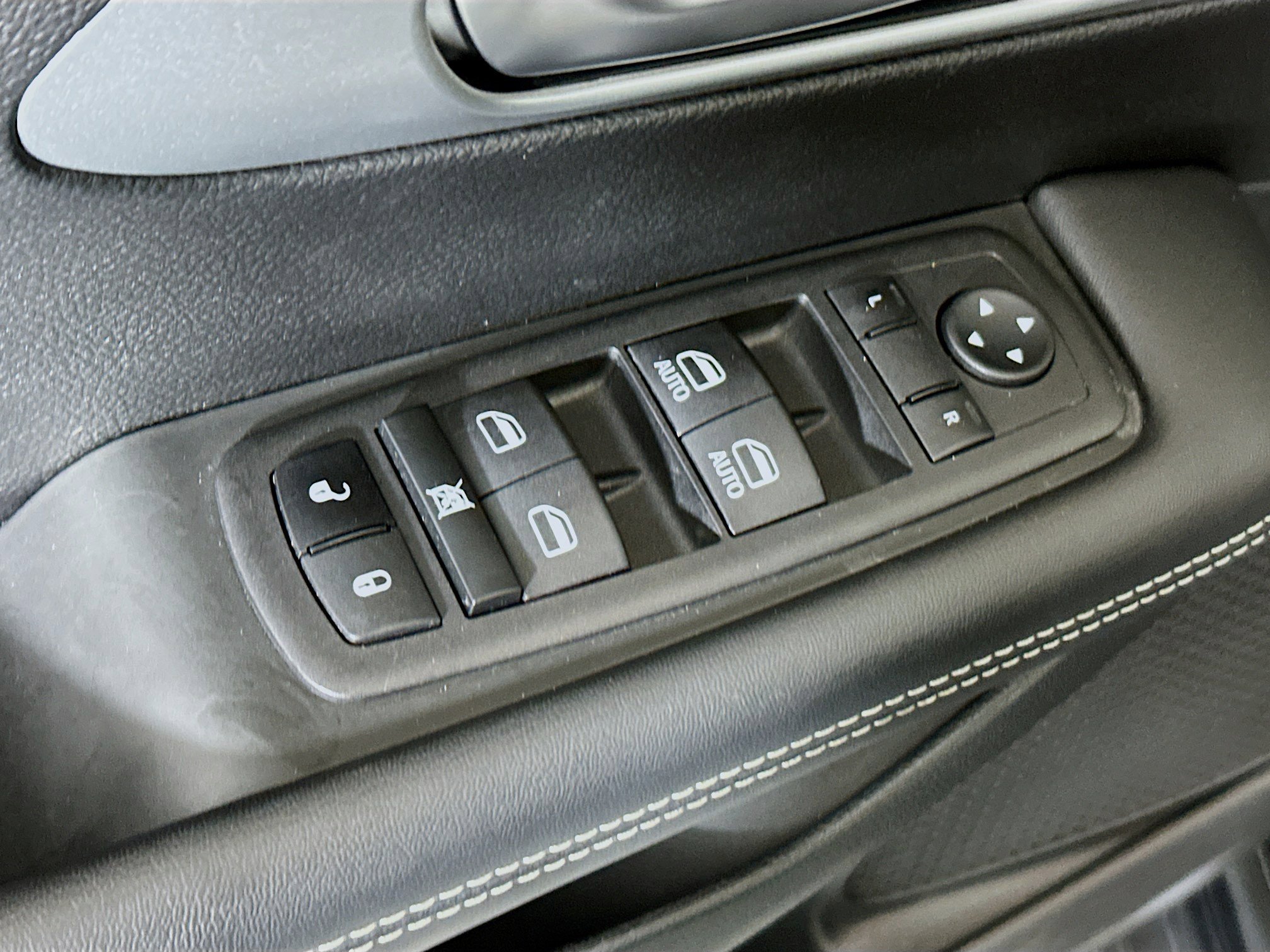 Used 2023 Chrysler Pacifica Touring-L w/ S Appearance Package FWD image 14