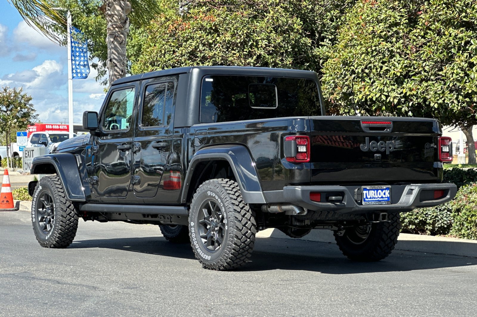 New 2025 Jeep Gladiator Willys image 6