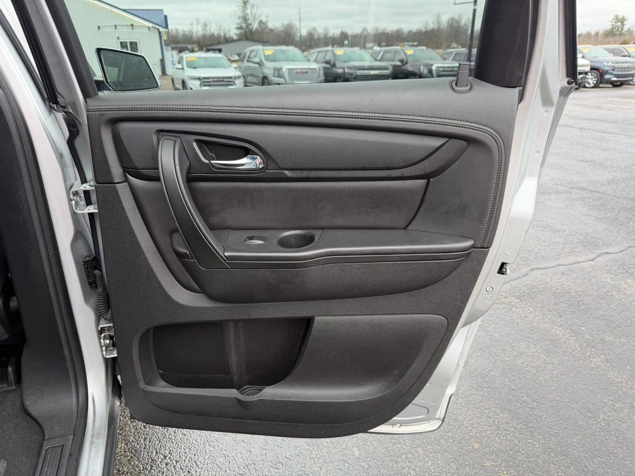 Used 2017 Chevrolet Traverse LT w/ Style and Technology Package image 18