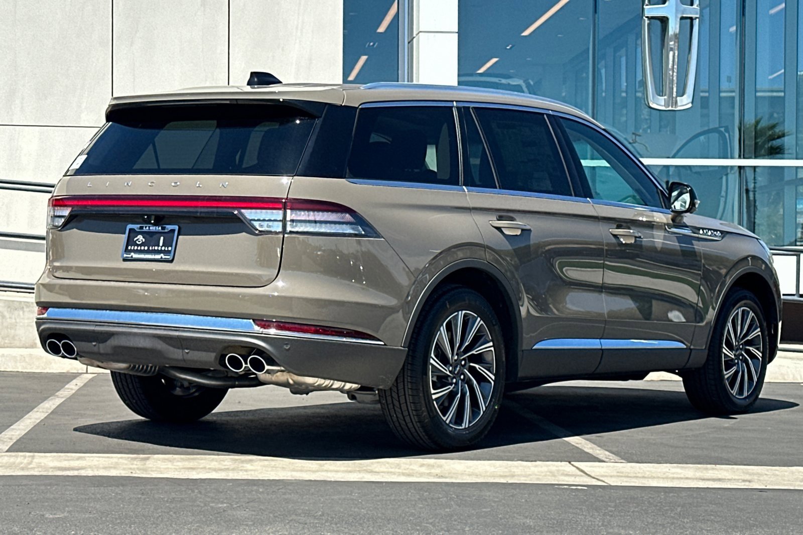 New 2025 Lincoln Aviator AWD w/ Equipment Group 101A image 3