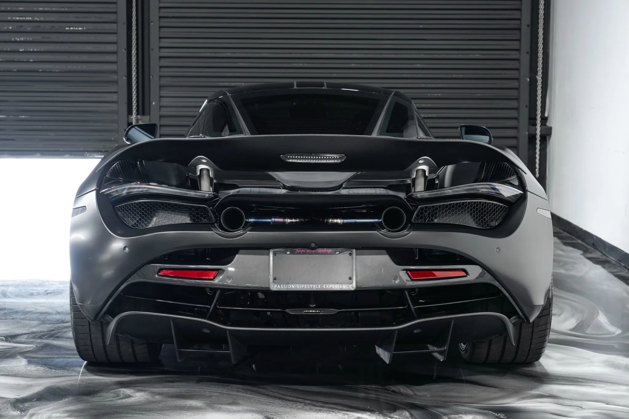 Used 2018 McLaren 720S image 11