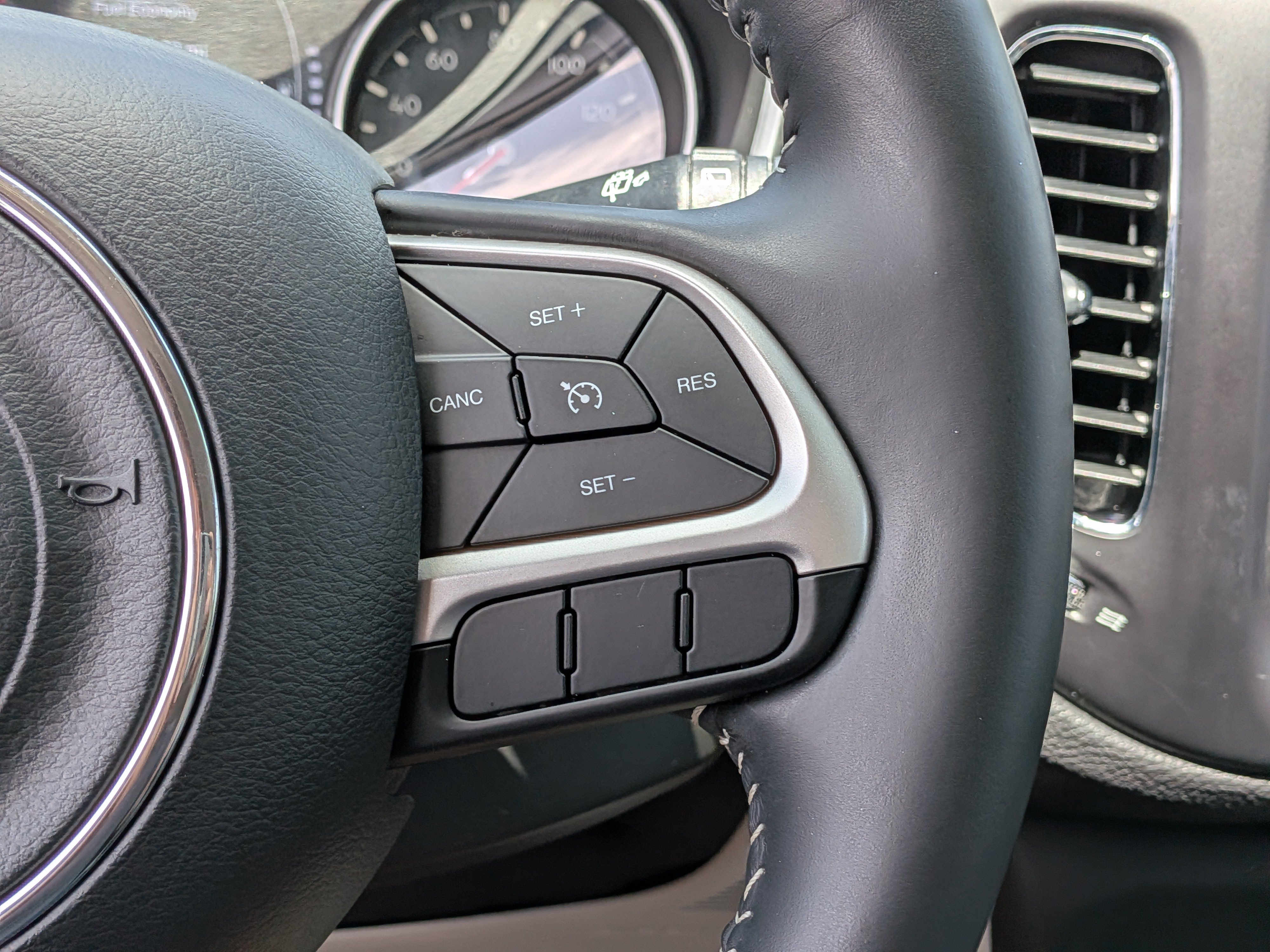Used 2018 Jeep Compass Latitude FWD image 25