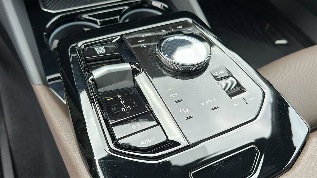 Used 2024 BMW 530i xDrive w/ Premium Package image 17