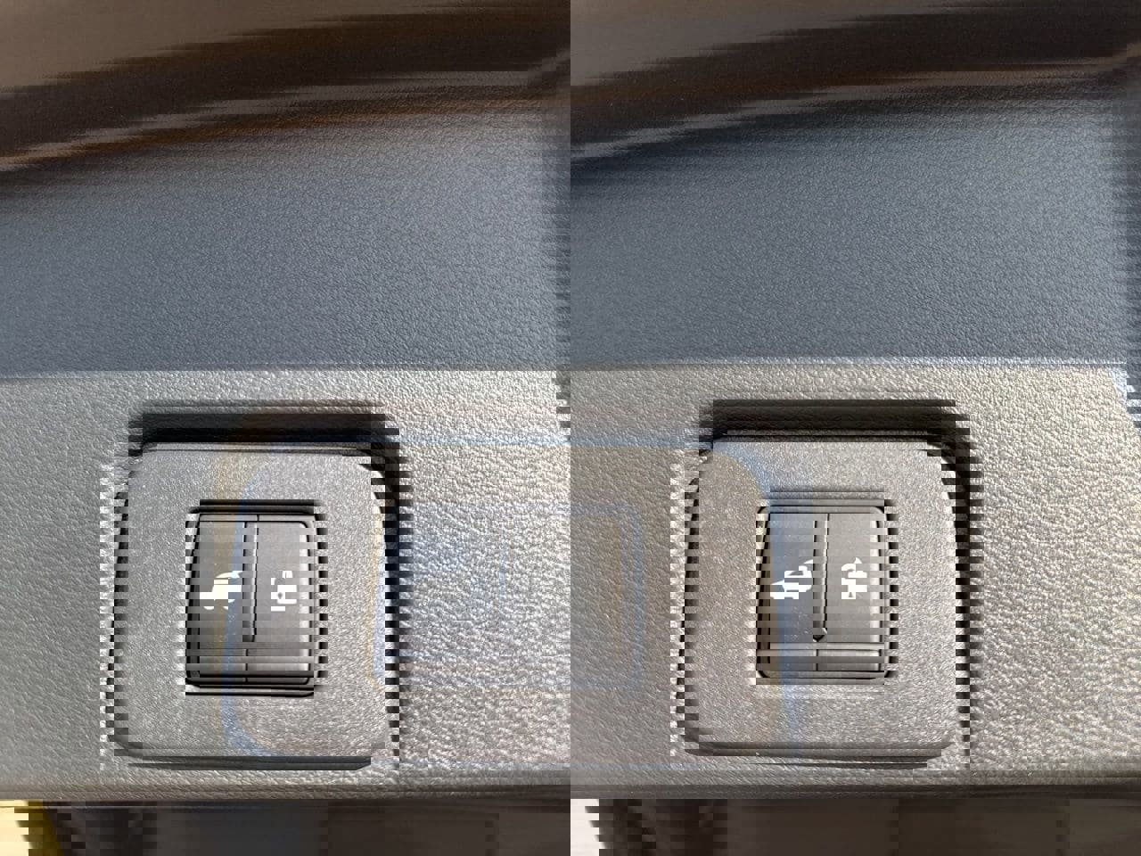 Used 2024 Nissan Rogue SV image 33