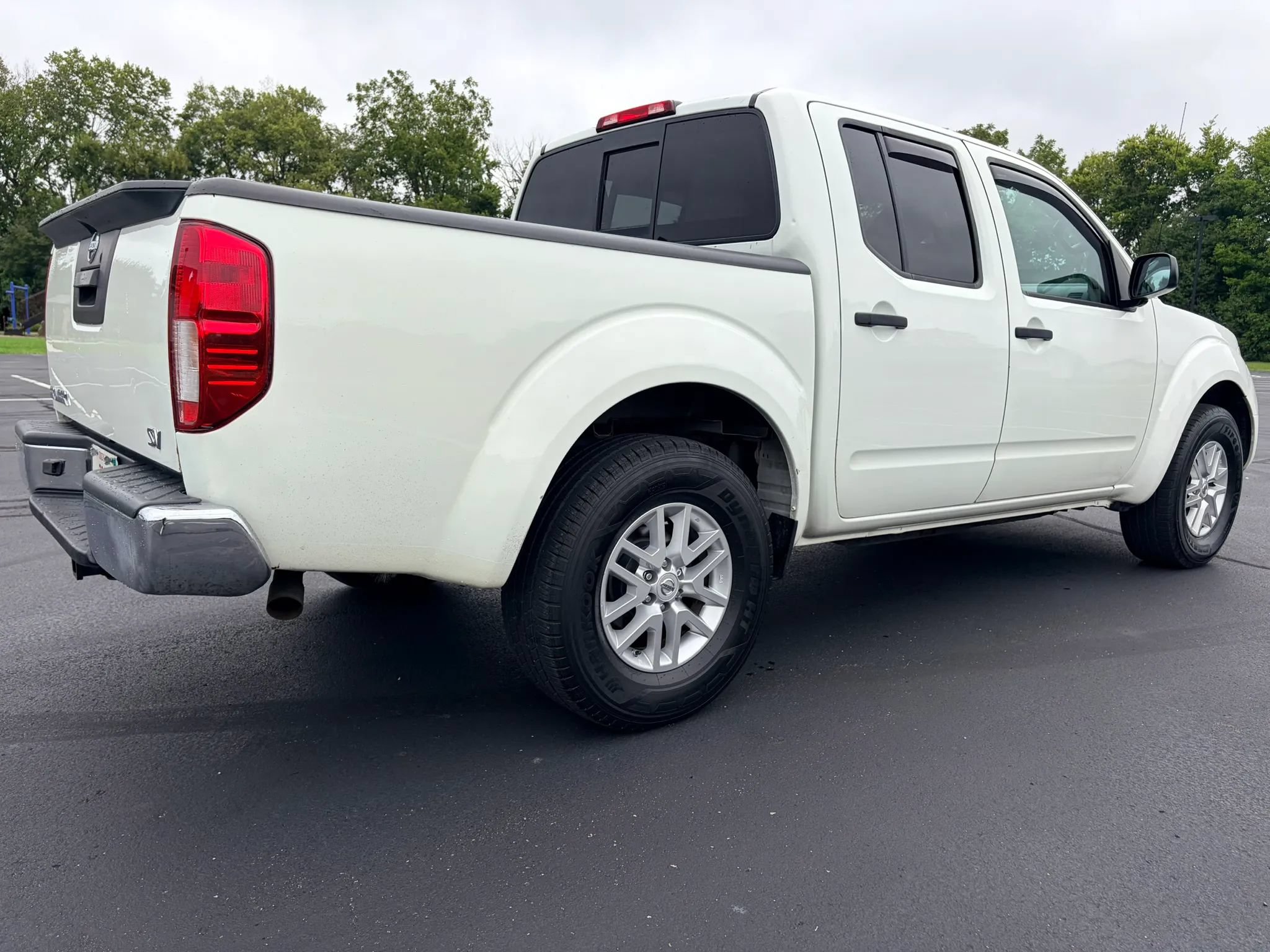 Used 2016 Nissan Frontier SV AWD/4WD image 5