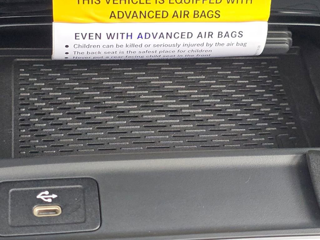 New 2026 Mercedes-Benz GLB 250 4MATIC image 32