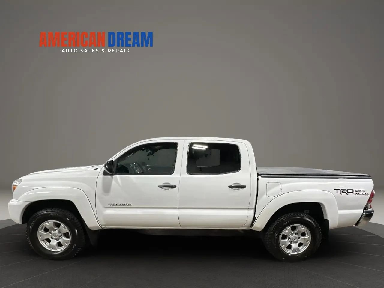 Used 2015 Toyota Tacoma PreRunner w/ TRD Off-Road Package RWD image 2
