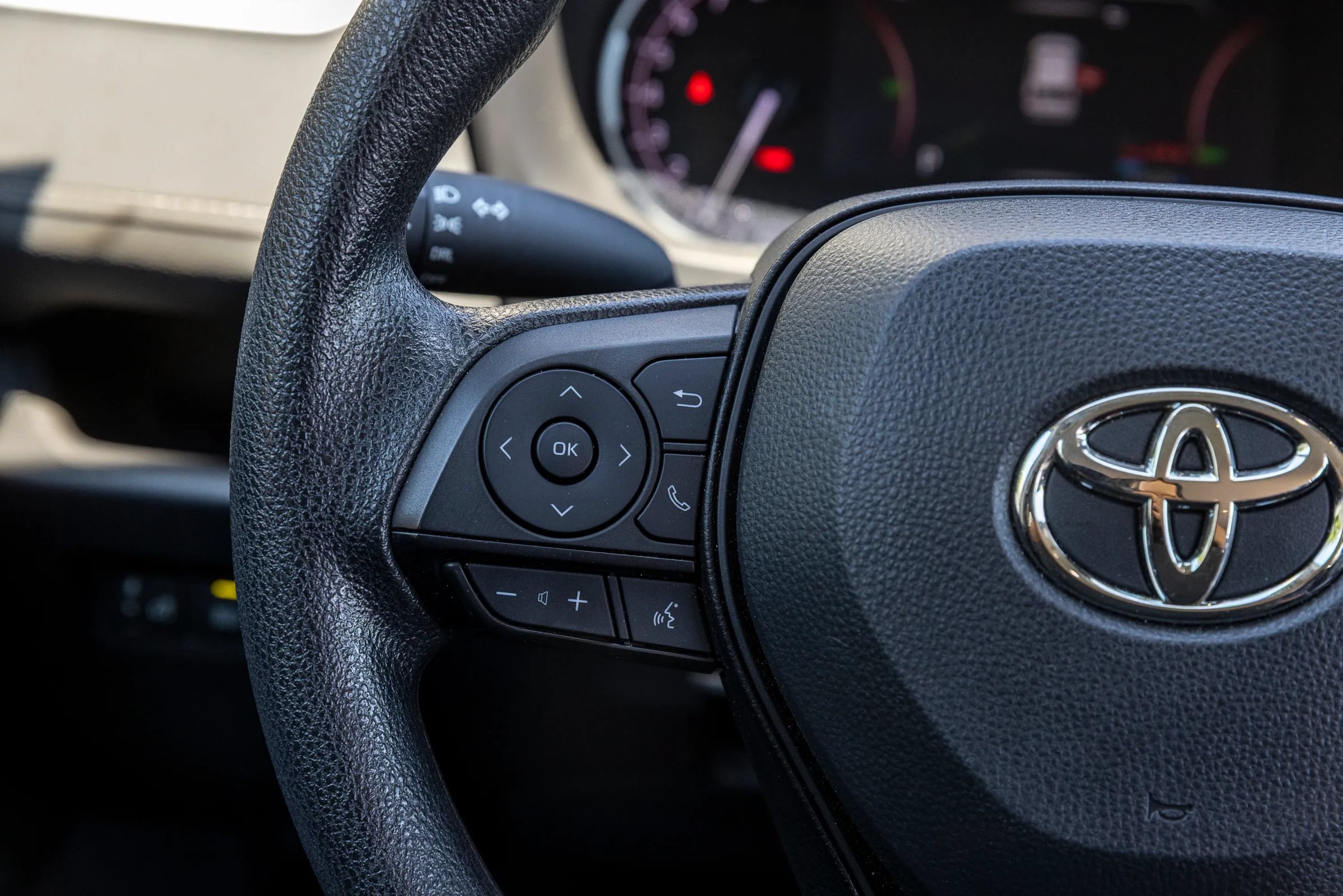 Used 2024 Toyota RAV4 LE FWD image 32