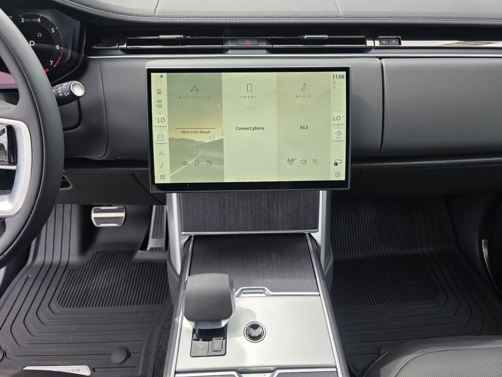 New 2026 Land Rover Range Rover Long Wheelbase SE AWD/4WD image 17