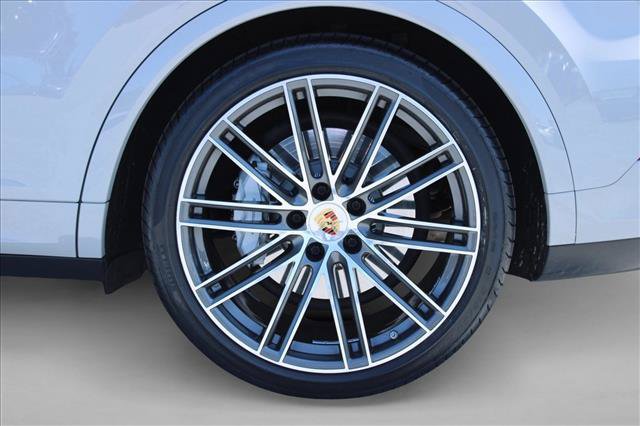Used 2023 Porsche Cayenne Turbo AWD/4WD image 18
