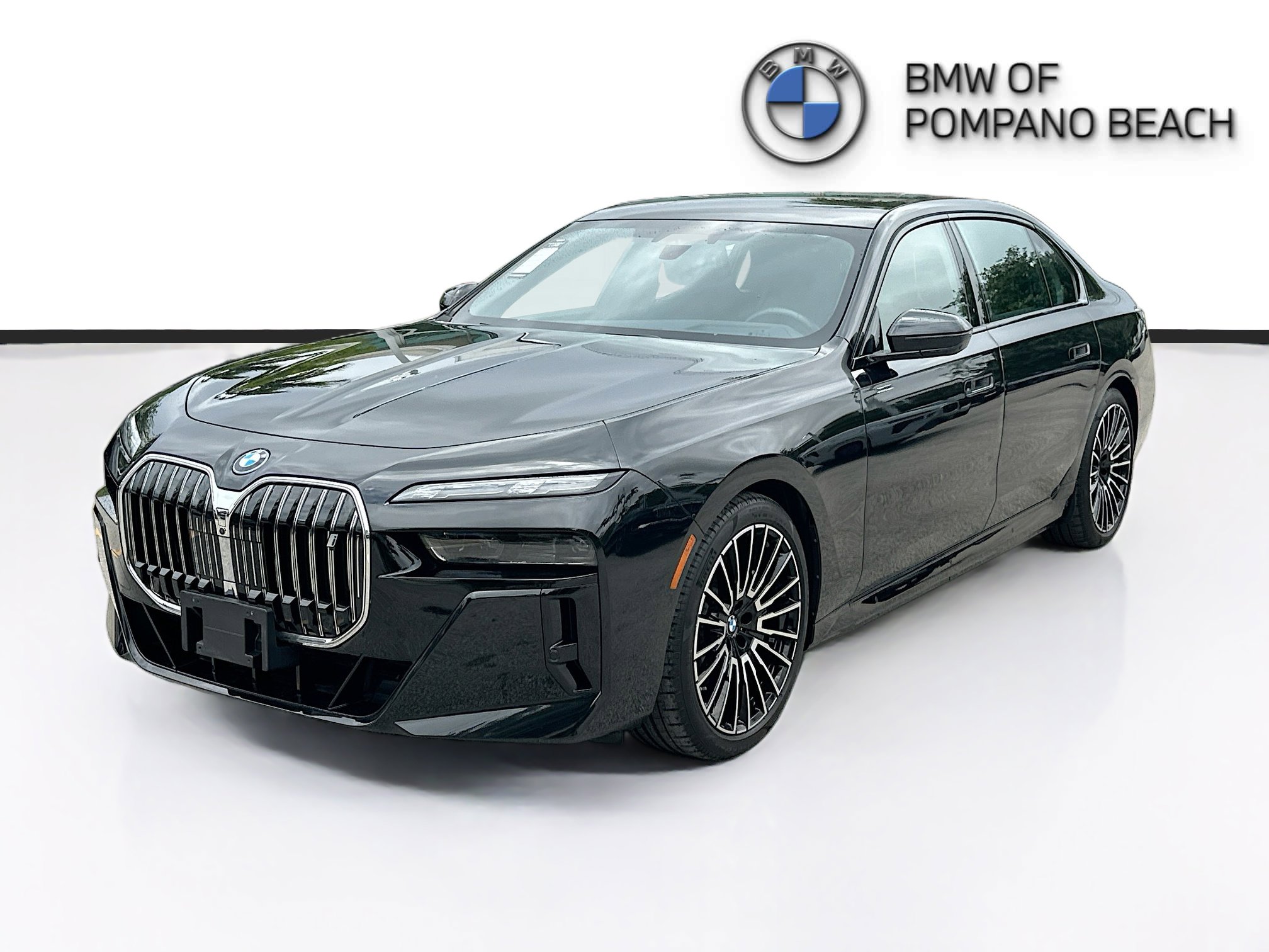 Used 2024 BMW i7 xDrive60 w/ Executive Package AWD/4WD image 3