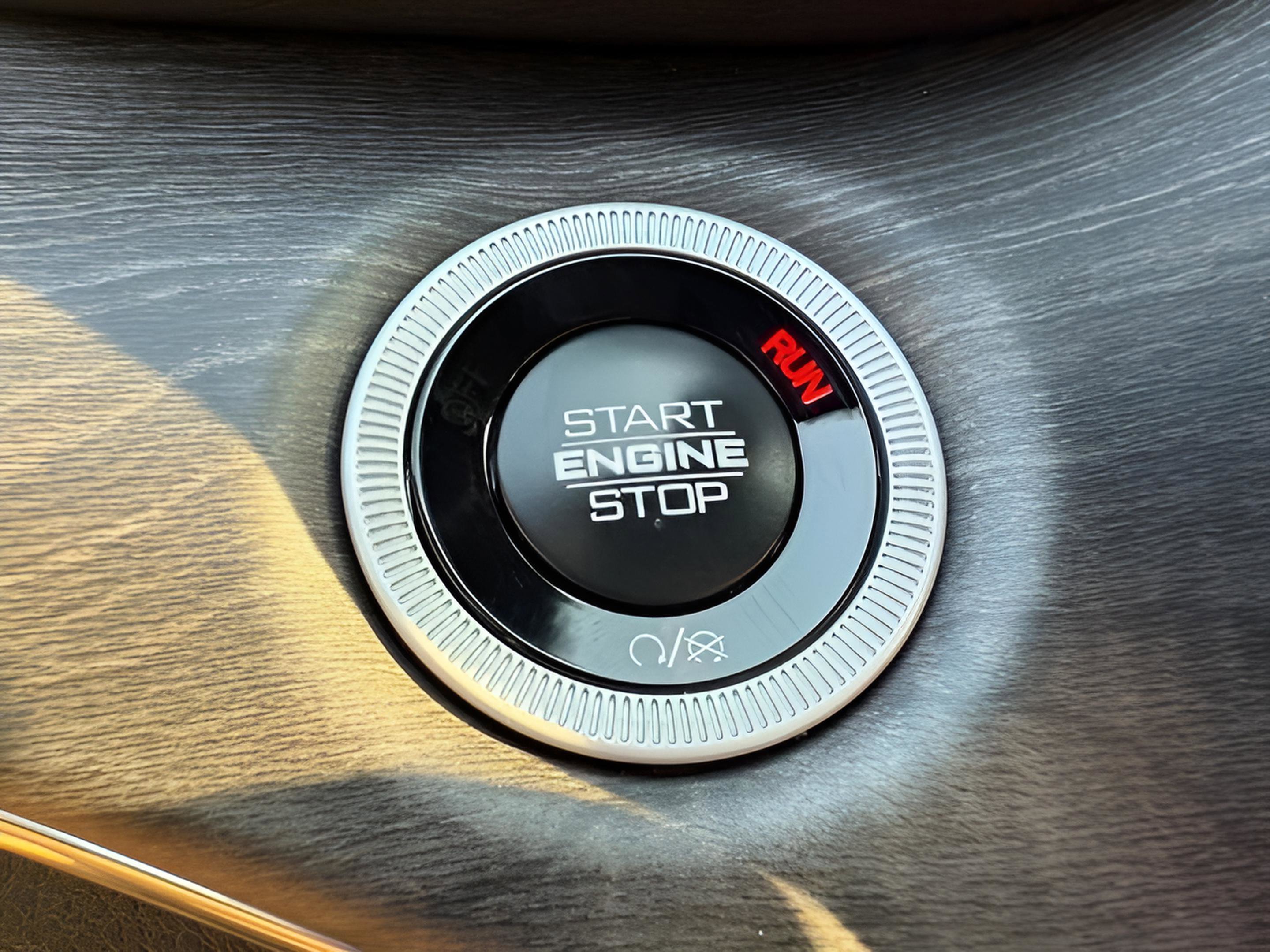 Certified 2025 Jeep Grand Cherokee Overland w/ Luxury Tech Group IV image 22