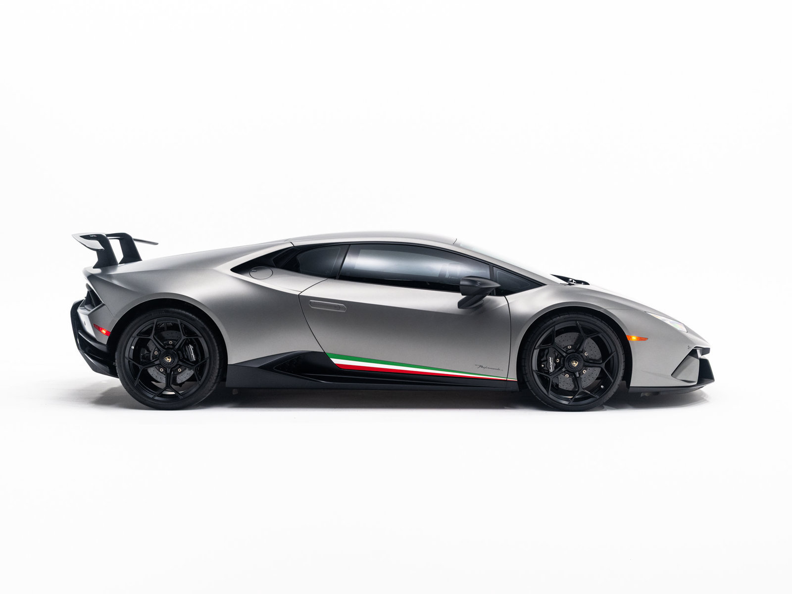Used 2018 Lamborghini Huracan Performante AWD/4WD image 7