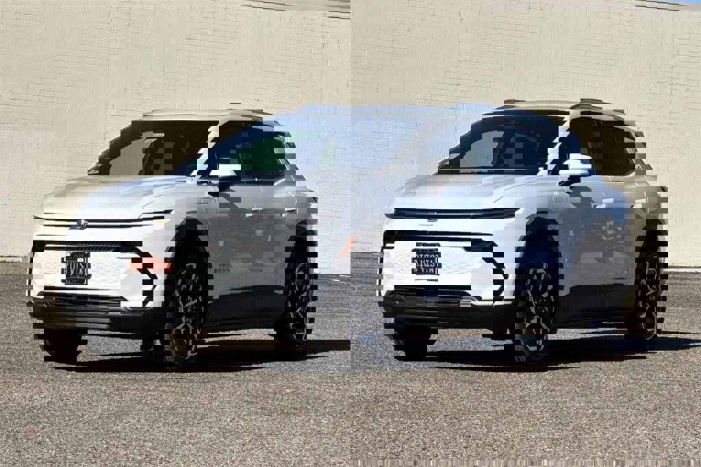 New 2026 Chevrolet Equinox EV LT image 8