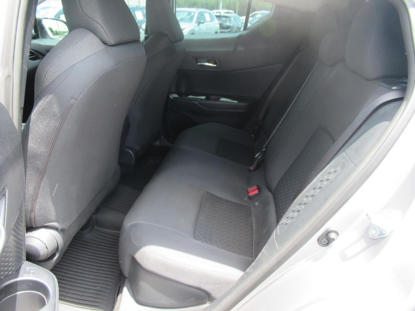 Used 2020 Toyota C-HR LE FWD image 32
