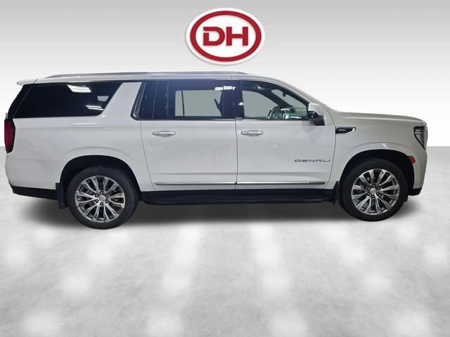 Used 2024 GMC Yukon XL Denali w/ Advanced Technology Package AWD/4WD image 4