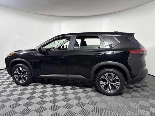 Used 2023 Nissan Rogue SV image 4