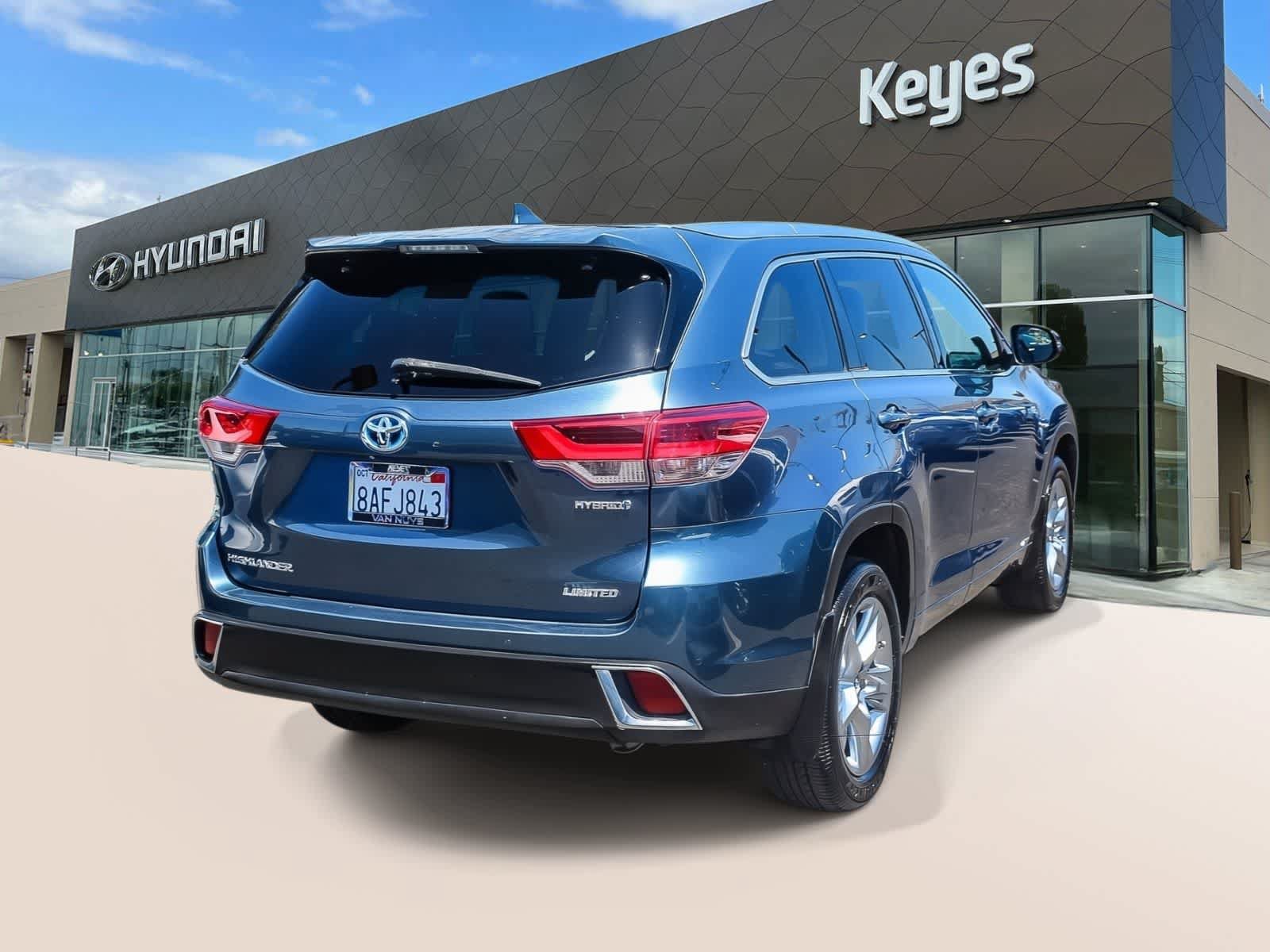 Used 2017 Toyota Highlander Limited AWD/4WD image 4