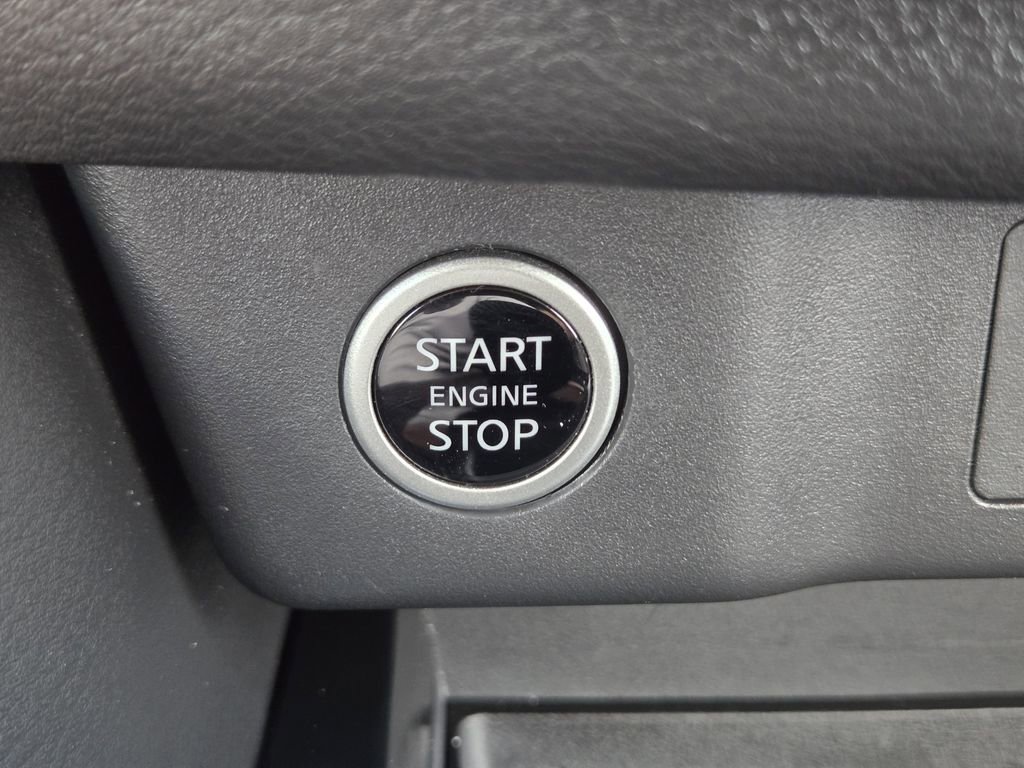 Used 2022 Nissan Rogue SV image 23