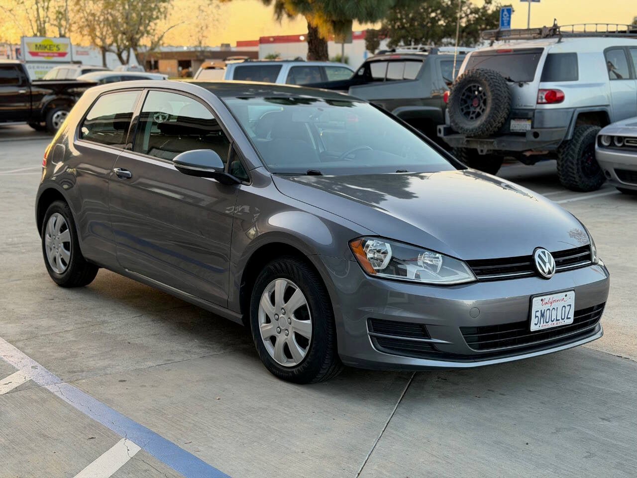 Used 2015 Volkswagen Golf Launch Edition FWD image 5
