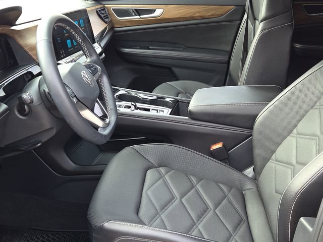 Used 2024 Volkswagen Atlas SE w/ Black Wheel Package image 16