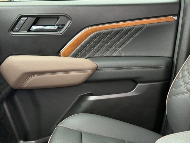 Used 2024 GMC Canyon Denali image 12