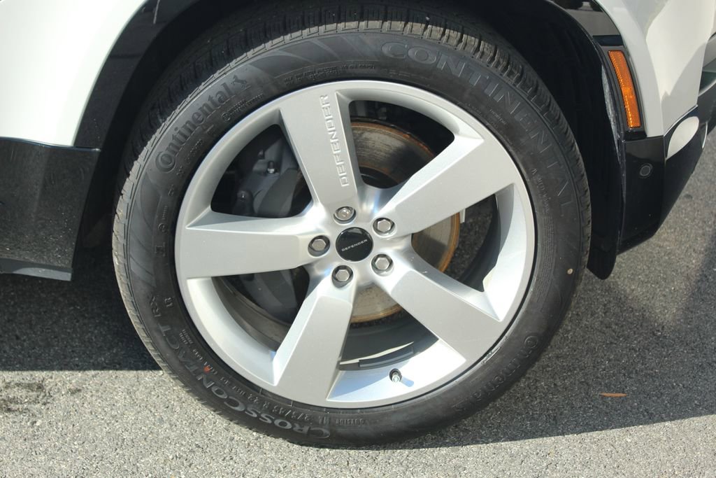 New 2026 Land Rover Defender 130 X-Dynamic SE image 9