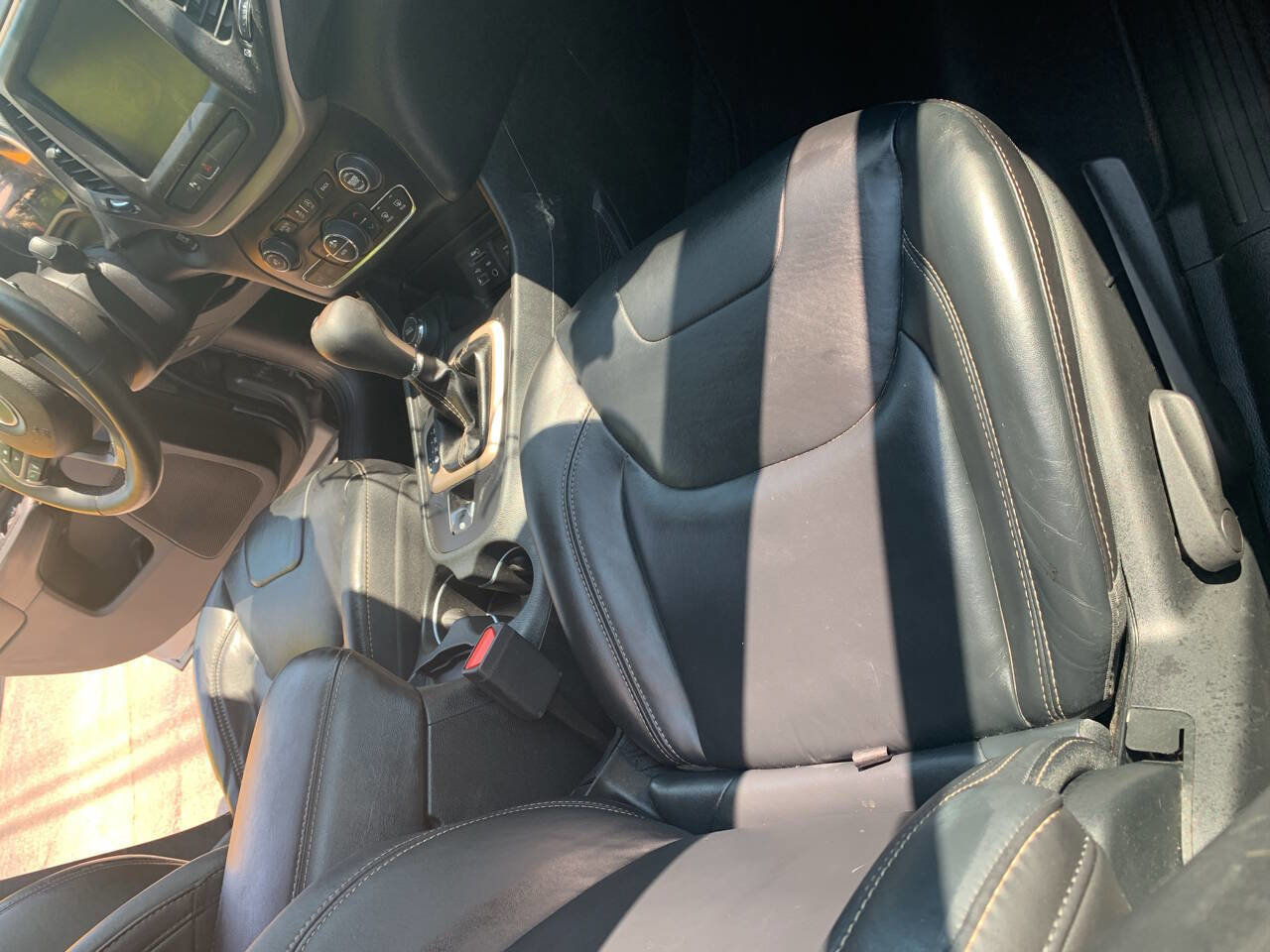 Used 2016 Jeep Cherokee High Altitude image 16