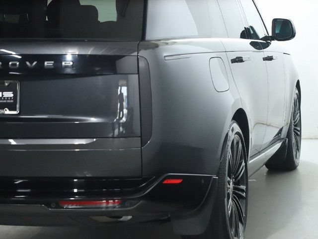 Used 2025 Land Rover Range Rover SE AWD/4WD image 8