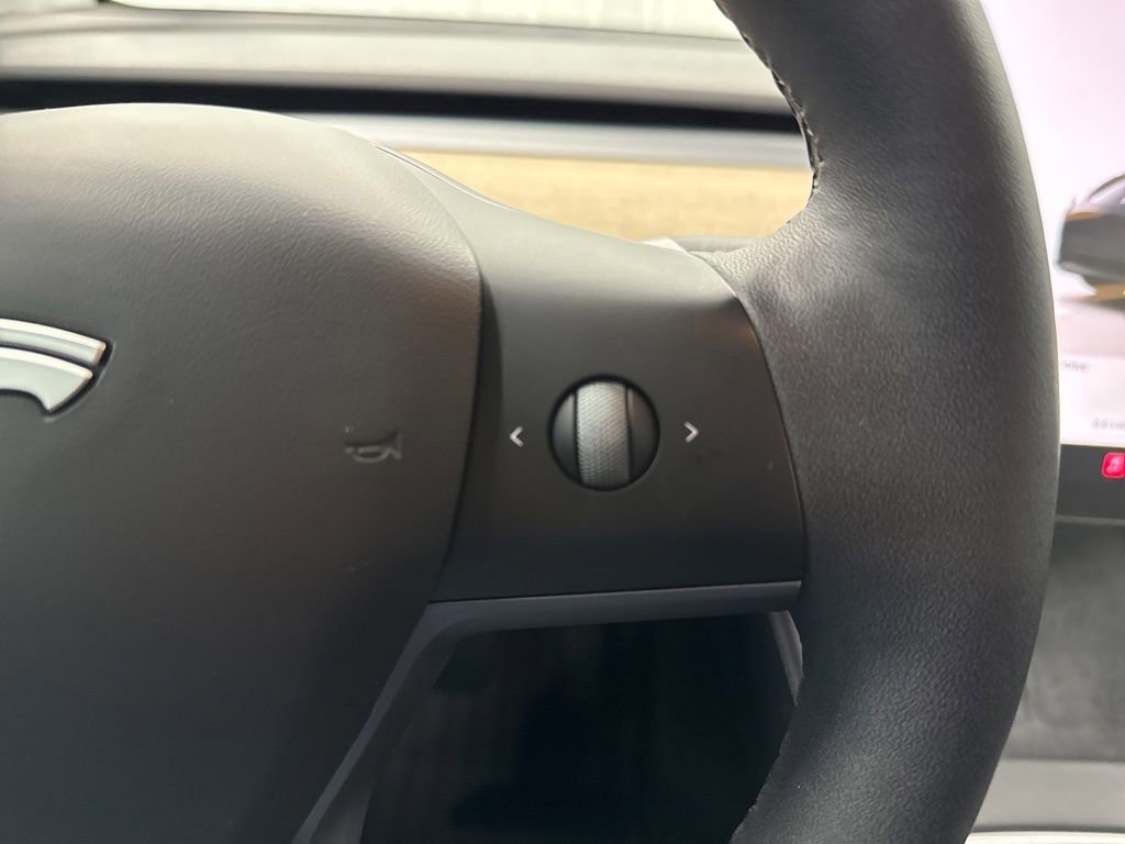 Used 2023 Tesla Model Y Long Range AWD/4WD image 24