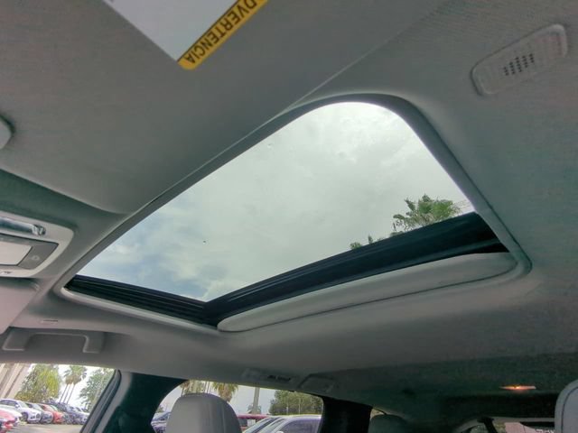 Used 2025 Toyota Sienna XLE FWD image 24