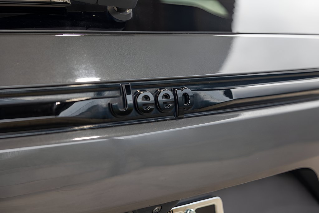 Used 2023 Jeep Grand Cherokee Altitude AWD/4WD image 16