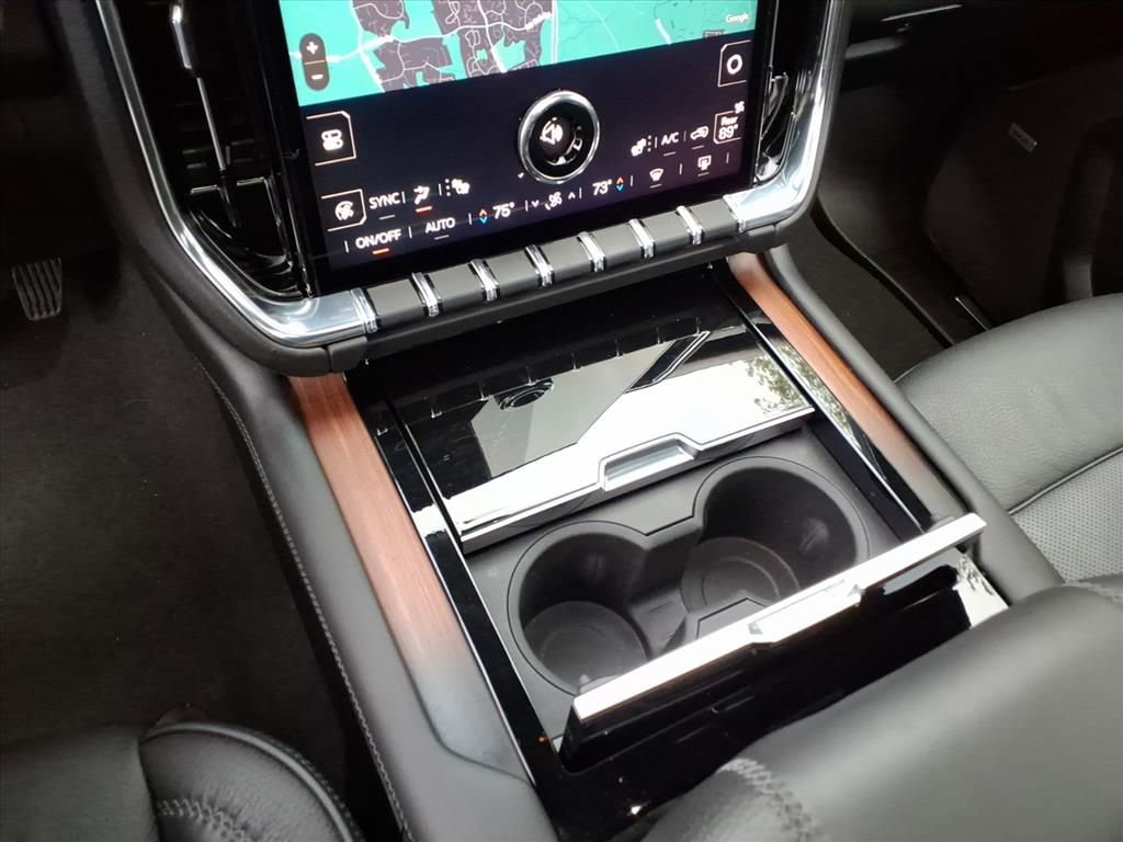 Certified 2025 GMC Yukon XL Denali w/ Sun & Power Step Package AWD/4WD image 35