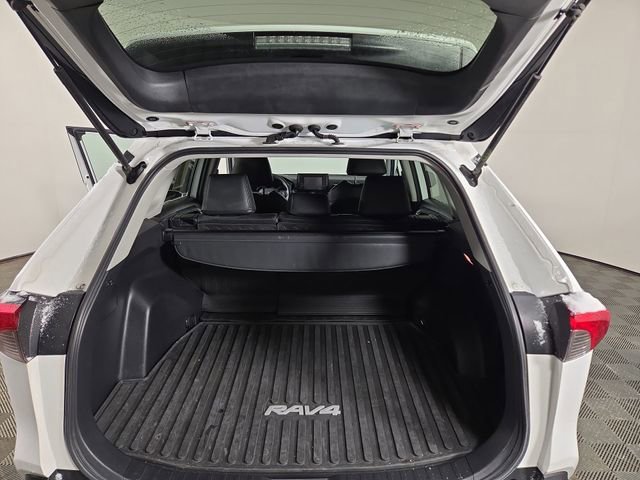 Used 2021 Toyota RAV4 LE AWD/4WD image 28