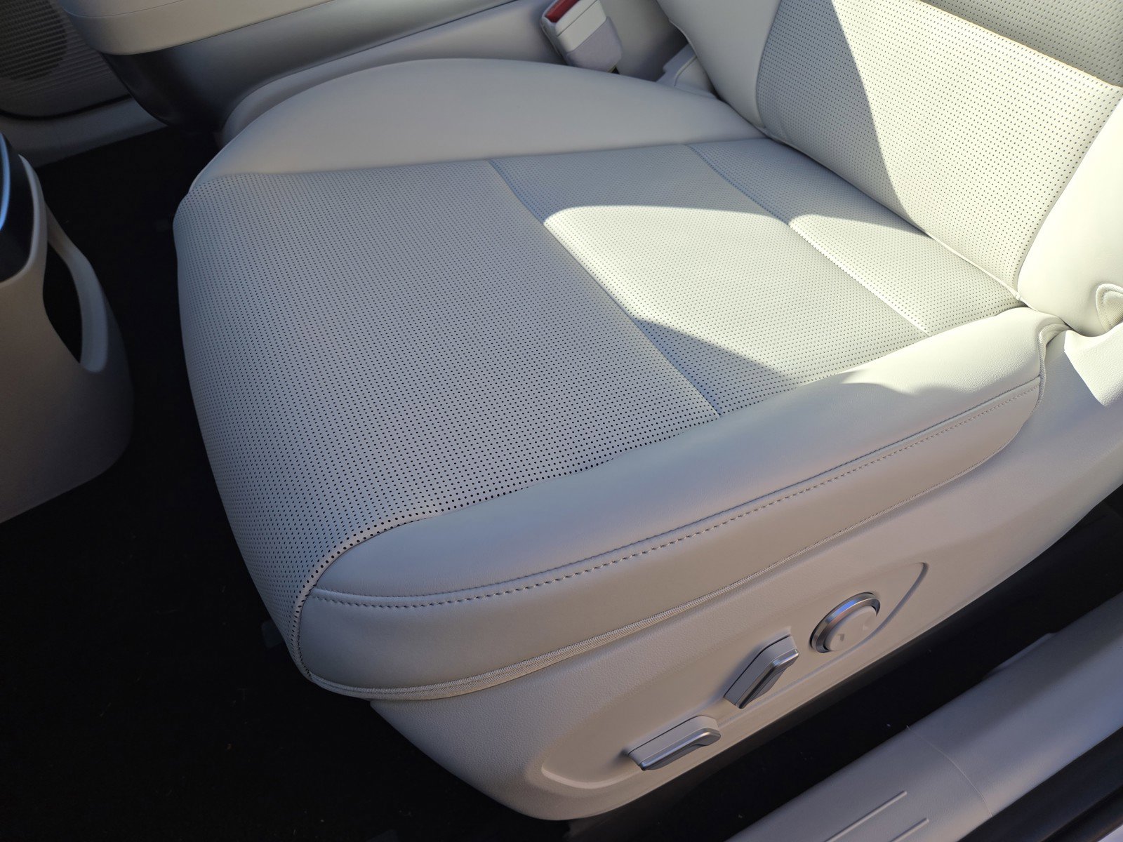 New 2026 Hyundai Ioniq 9 SEL image 13