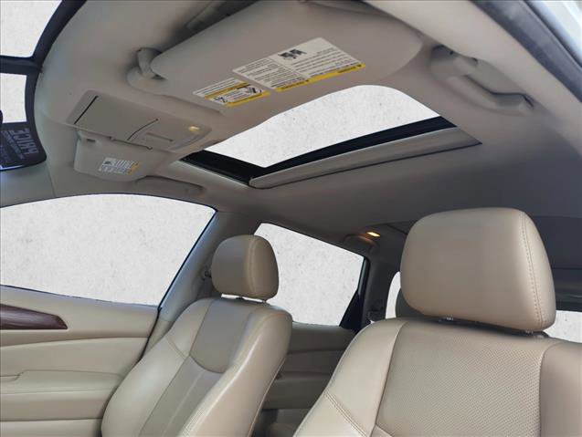 Used 2017 Nissan Pathfinder Platinum AWD/4WD image 26