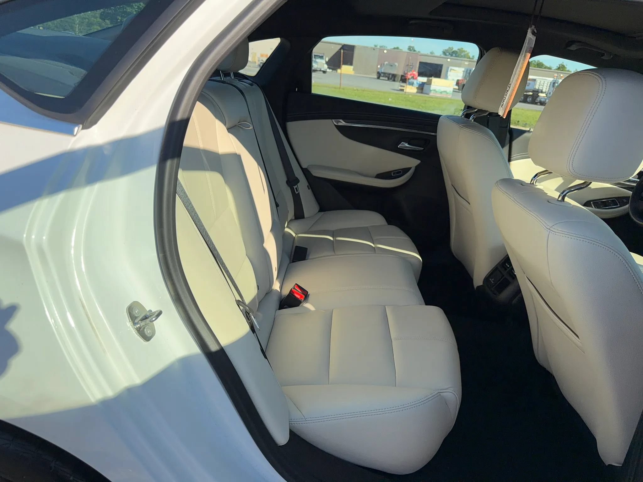 Used 2018 Chevrolet Impala LT w/ Sunroof and Spoiler Package FWD image 13