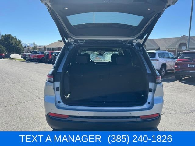 New 2026 Jeep Grand Cherokee Altitude image 4