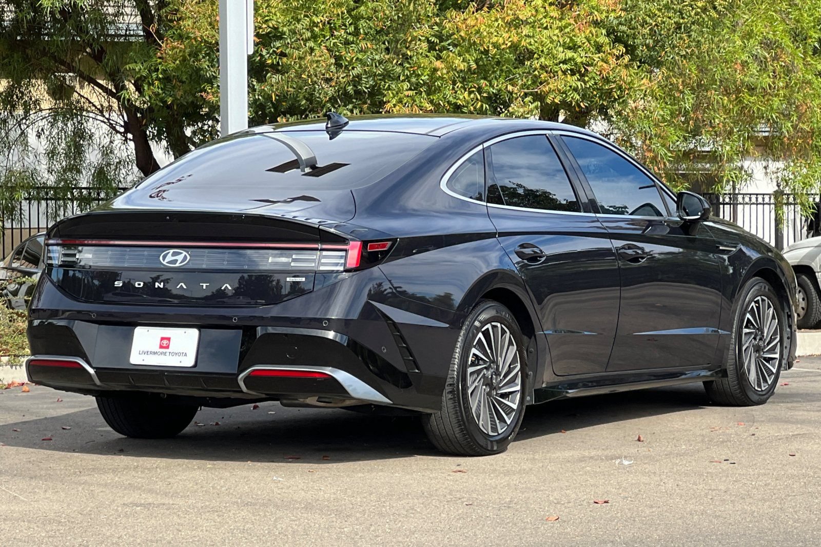 Used 2025 Hyundai Sonata Limited FWD image 4