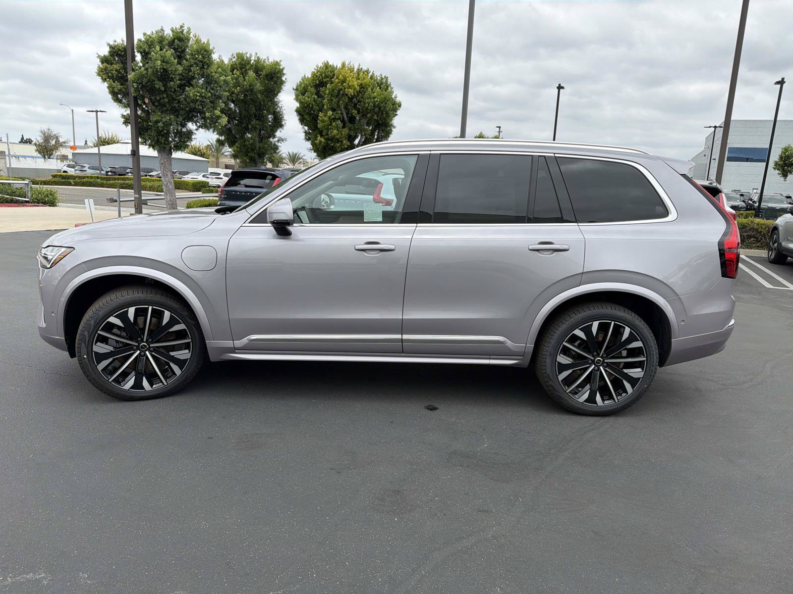 New 2026 Volvo XC90 T8 Plus AWD/4WD image 4