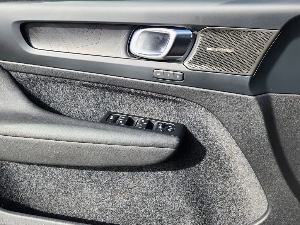 Used 2023 Volvo C40 P8 Recharge Ultimate w/ Protection Package Premier image 3