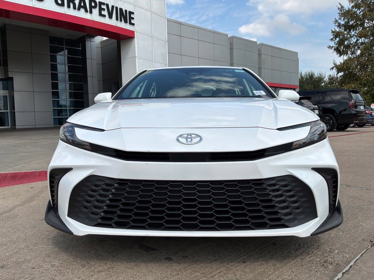 Used 2026 Toyota Camry SE FWD image 3