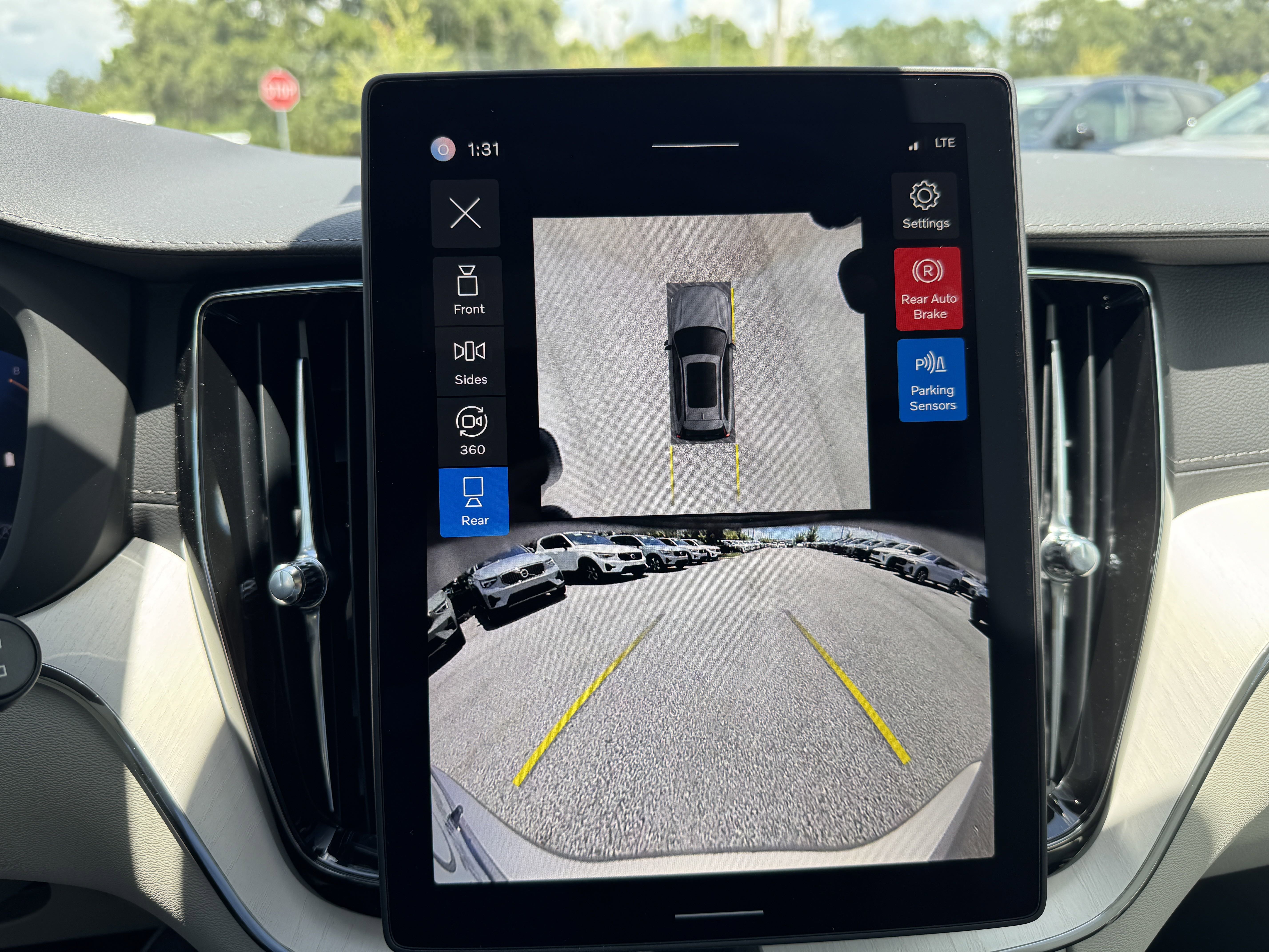 New 2026 Volvo XC60 B5 Ultra w/ Protection Package image 22